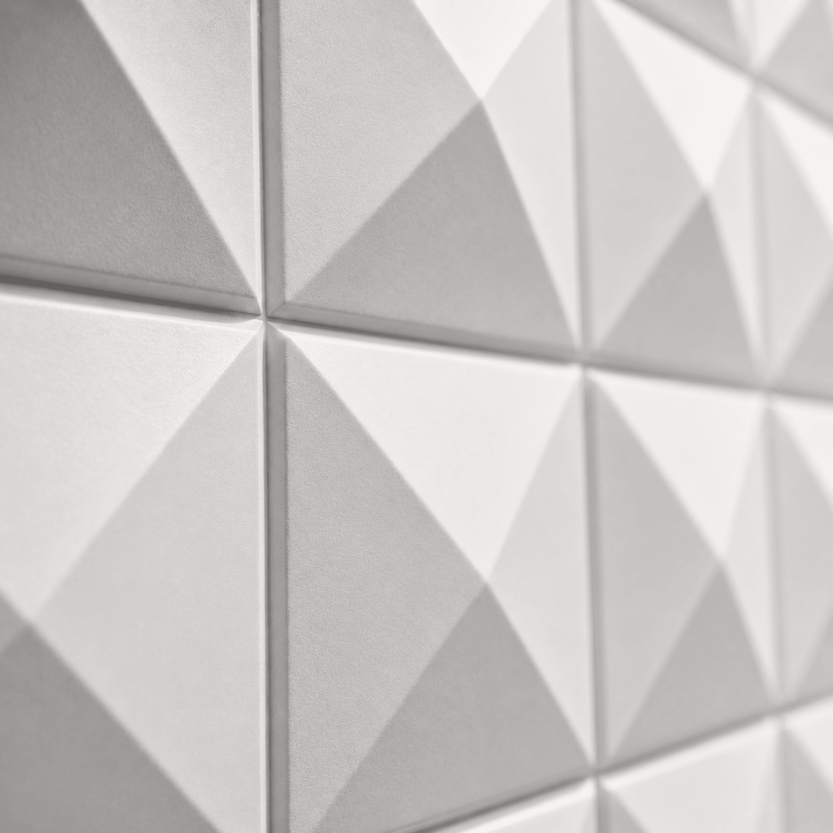 Panneau mural 3D blanc mat à motif pyramidal design
